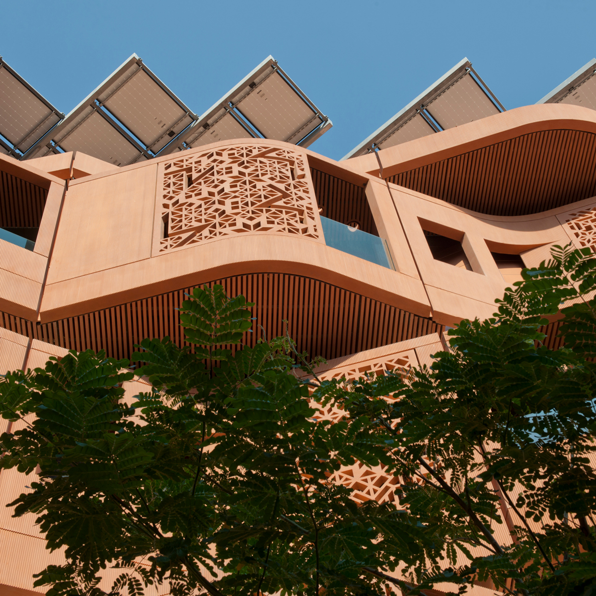 Solarchitecture_solar_machine_exhibition_Foster